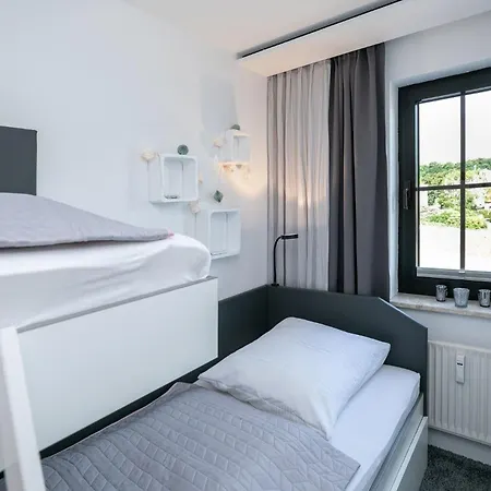 Haus Titania Sonne & *